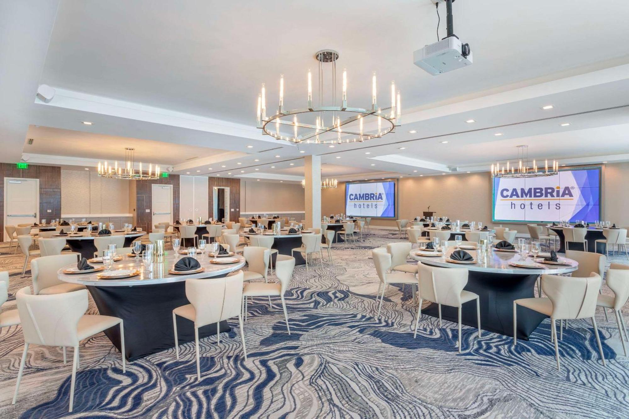 Cambria Hotel Waco University Riverfront Exterior foto